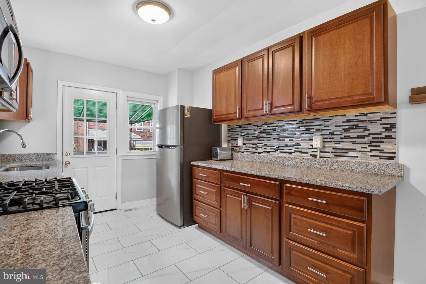 1405 W 37th Street photo 21