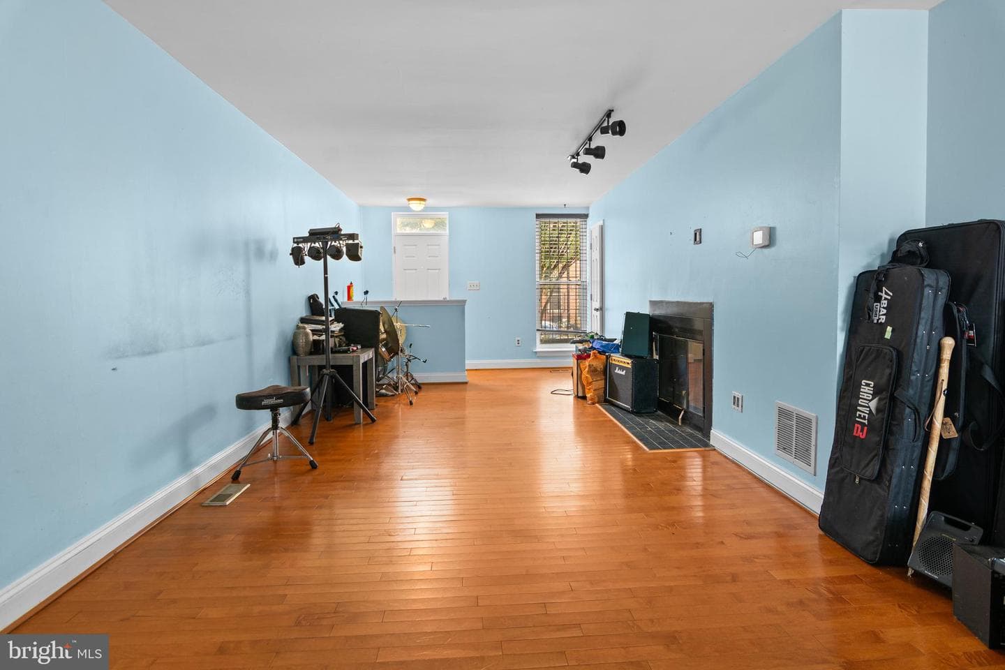 756 Mchenry Street photo 5