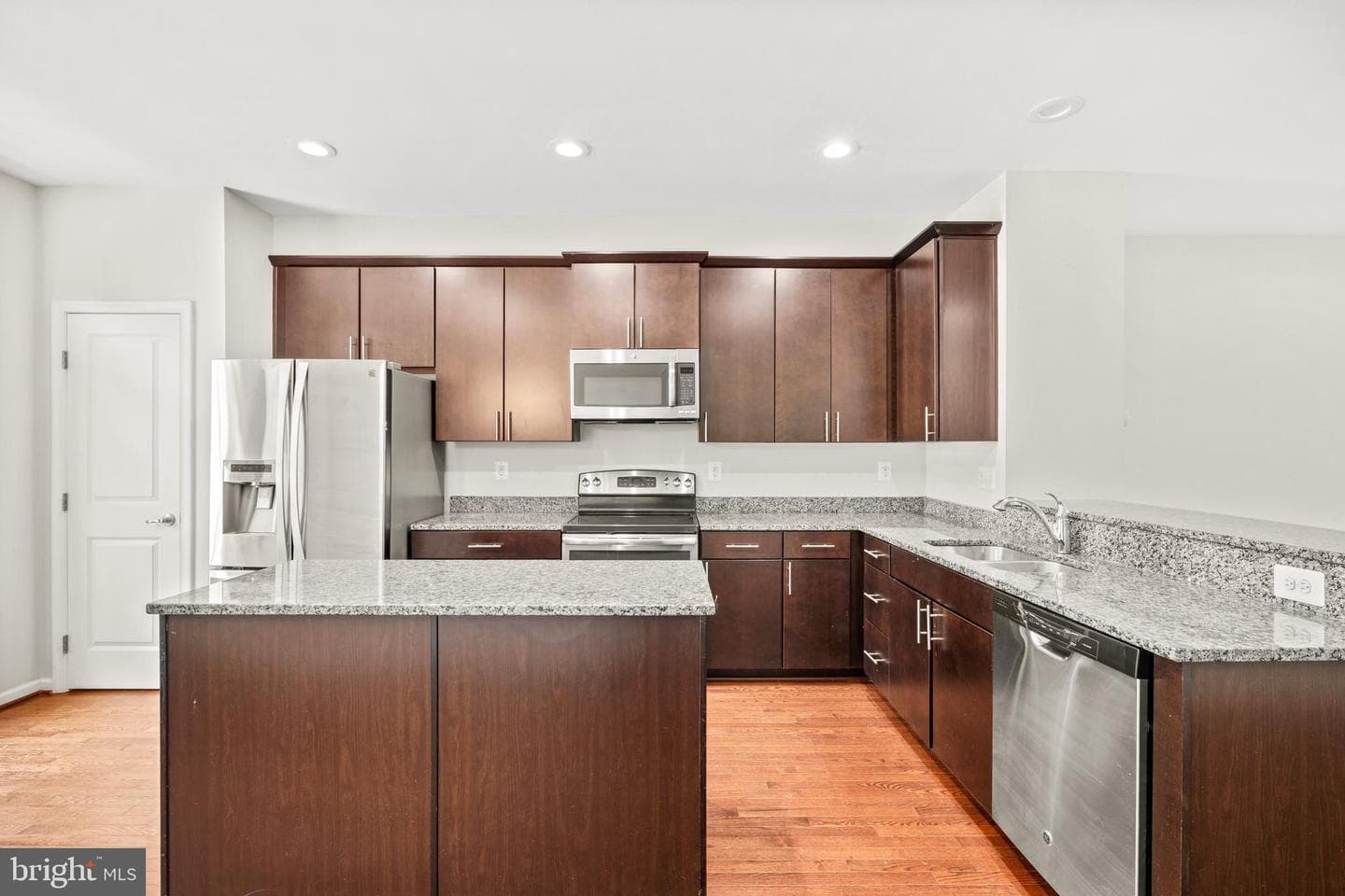4517 Foster Avenue photo 13