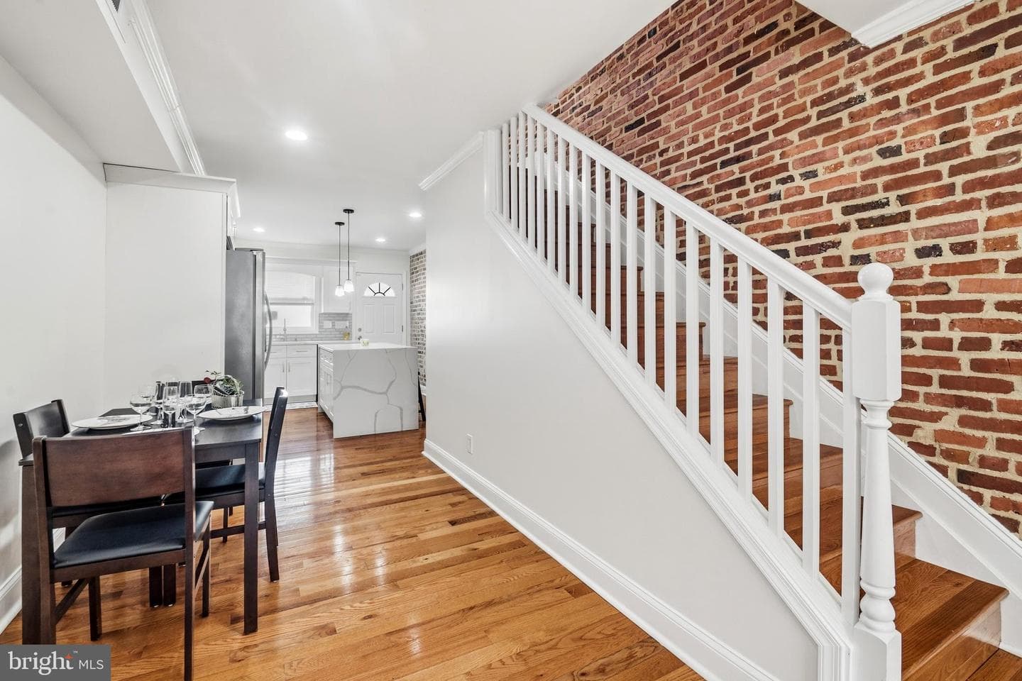 404 N Robinson Street photo 4