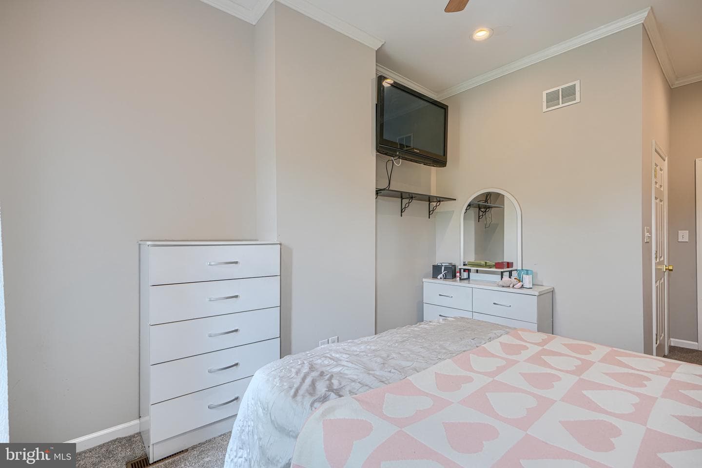 827 S Montford Avenue photo 30