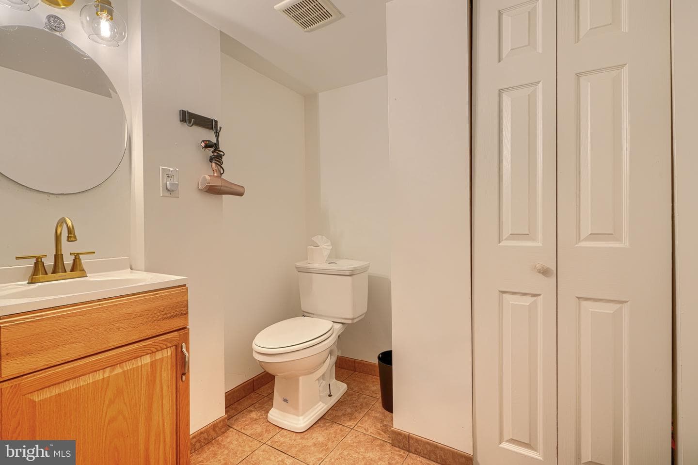 827 S Montford Avenue photo 49