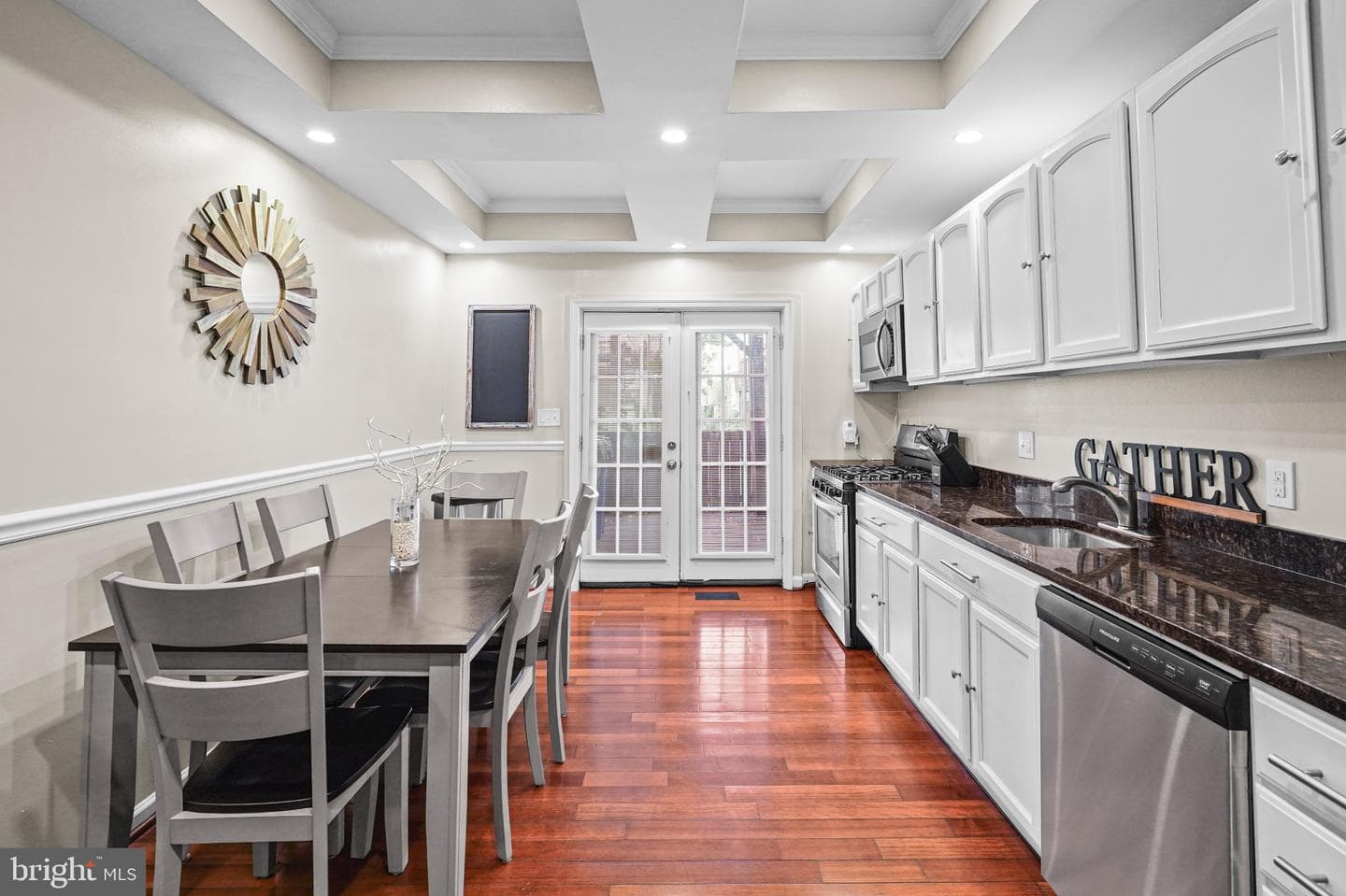 1411 W Ostend Street photo 14
