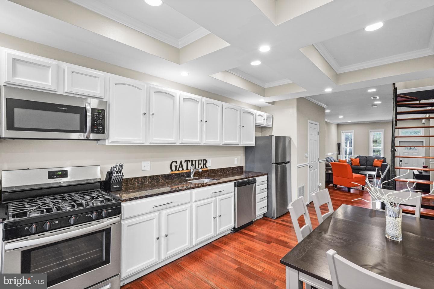 1411 W Ostend Street photo 15