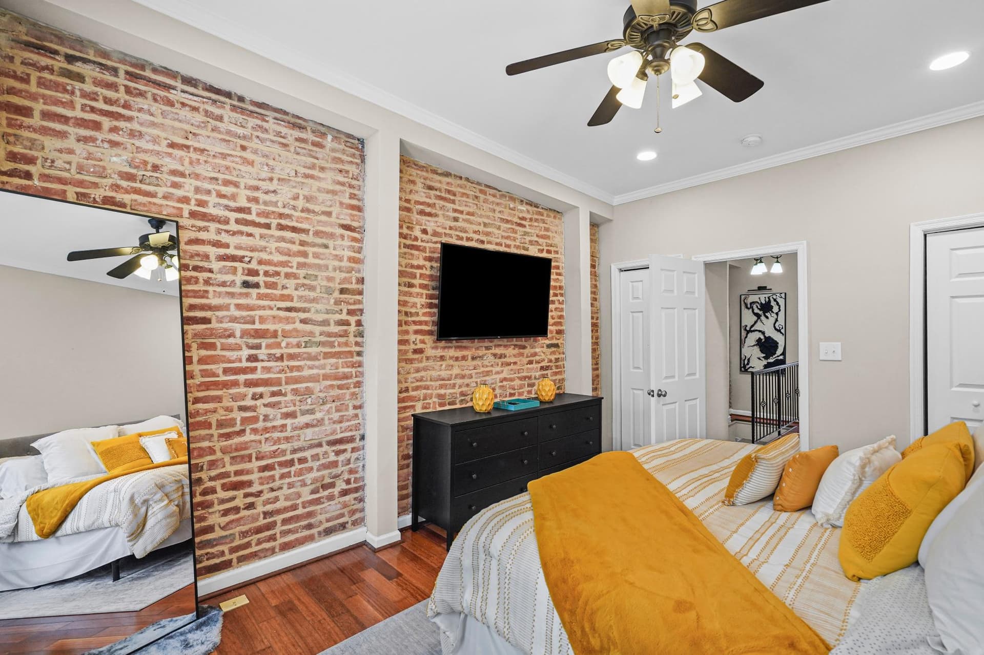 1411 W Ostend Street photo 19