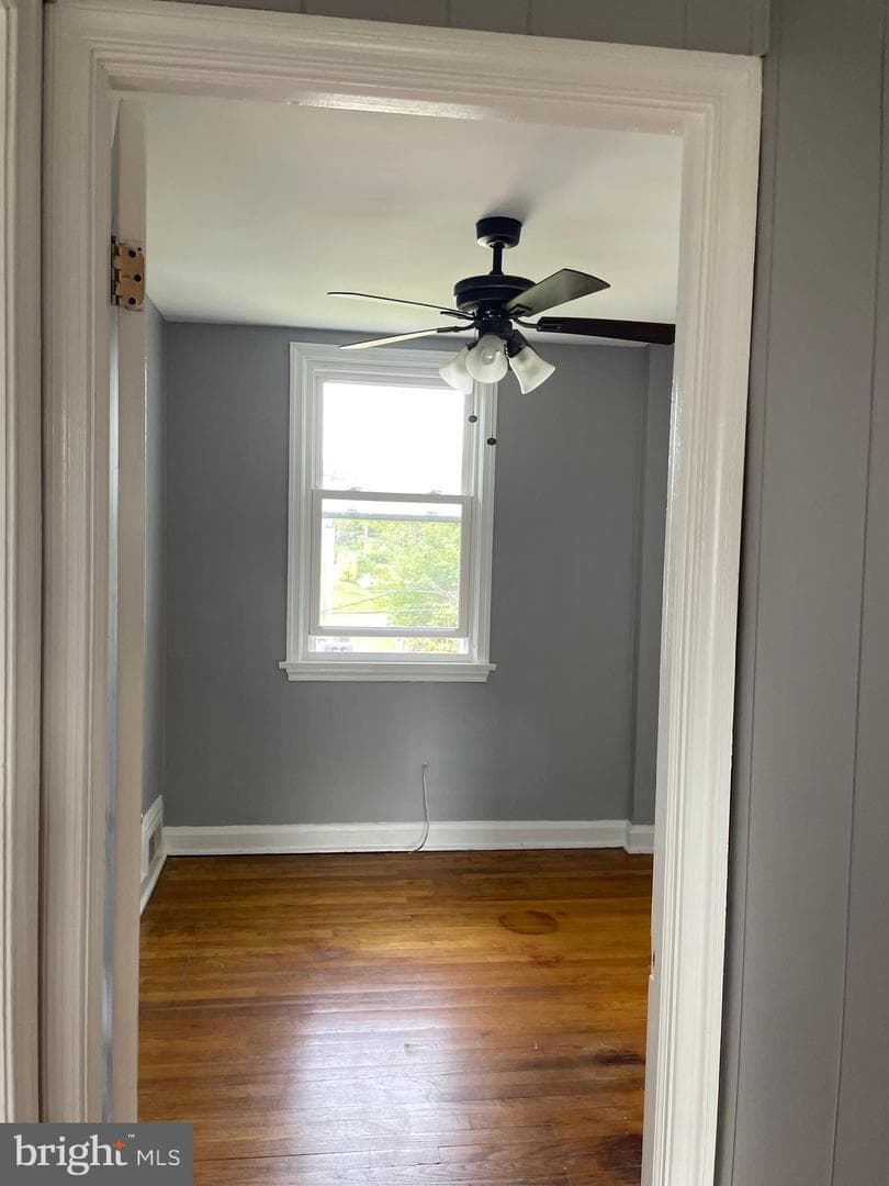 908 Evesham Avenue photo 10