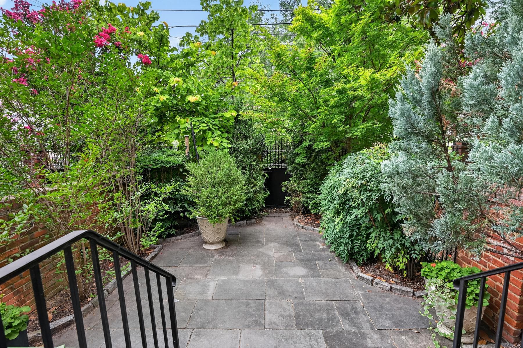 116 E Montgomery Street photo 9