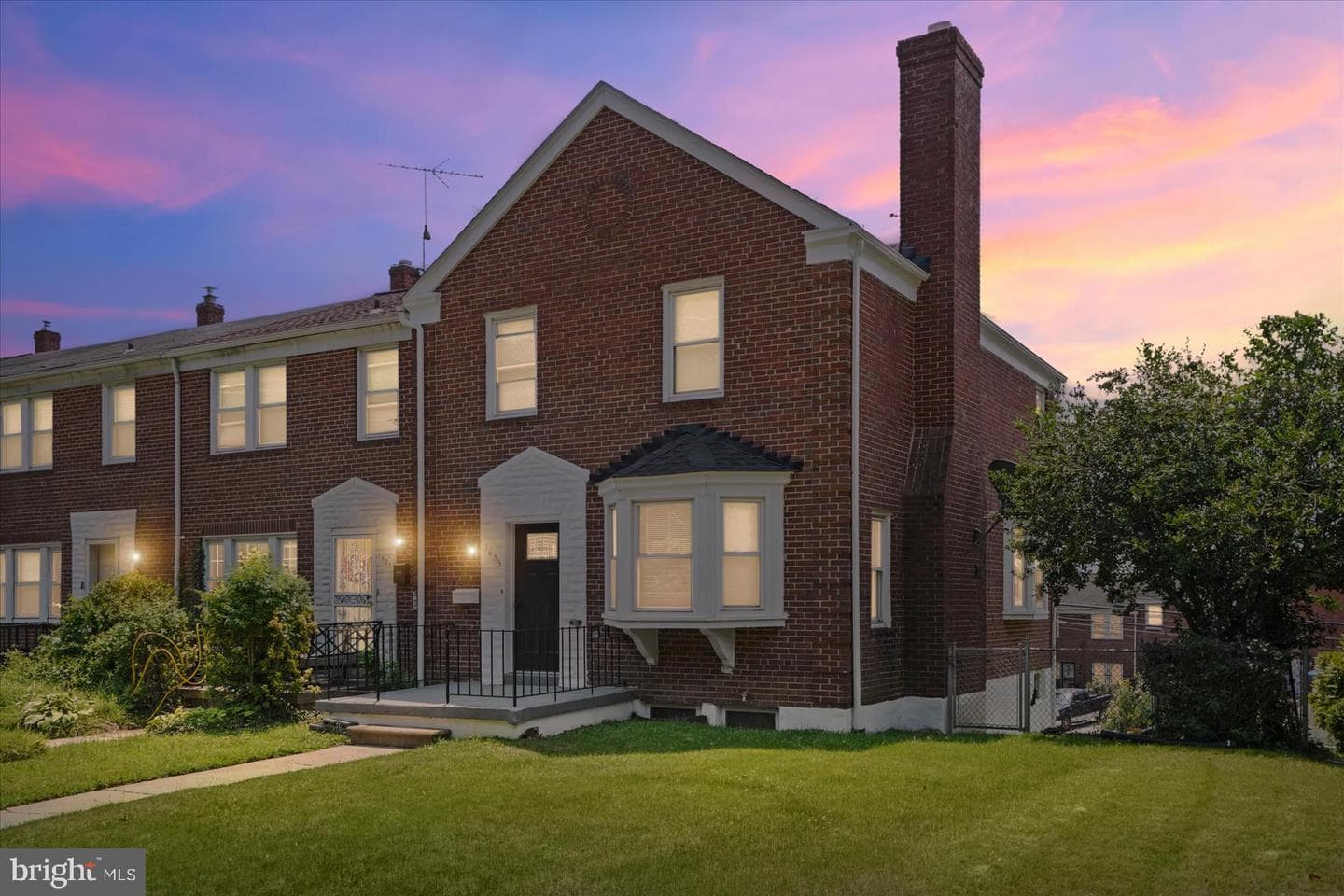1635 Woodbourne Avenue photo 1