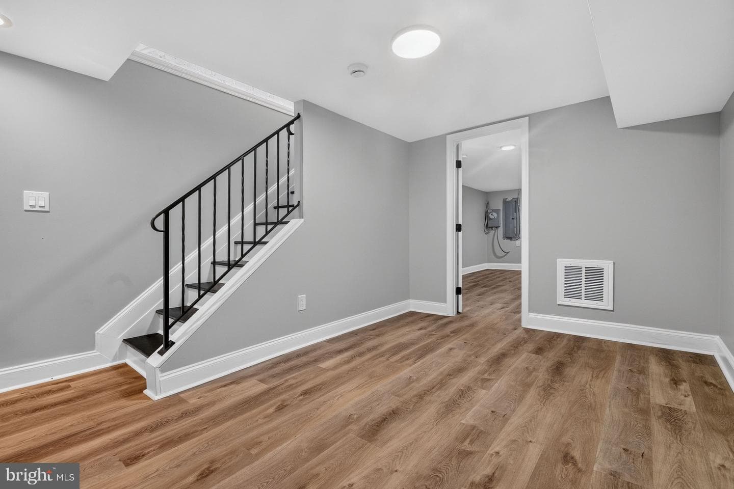 835 N Montford Avenue photo 18