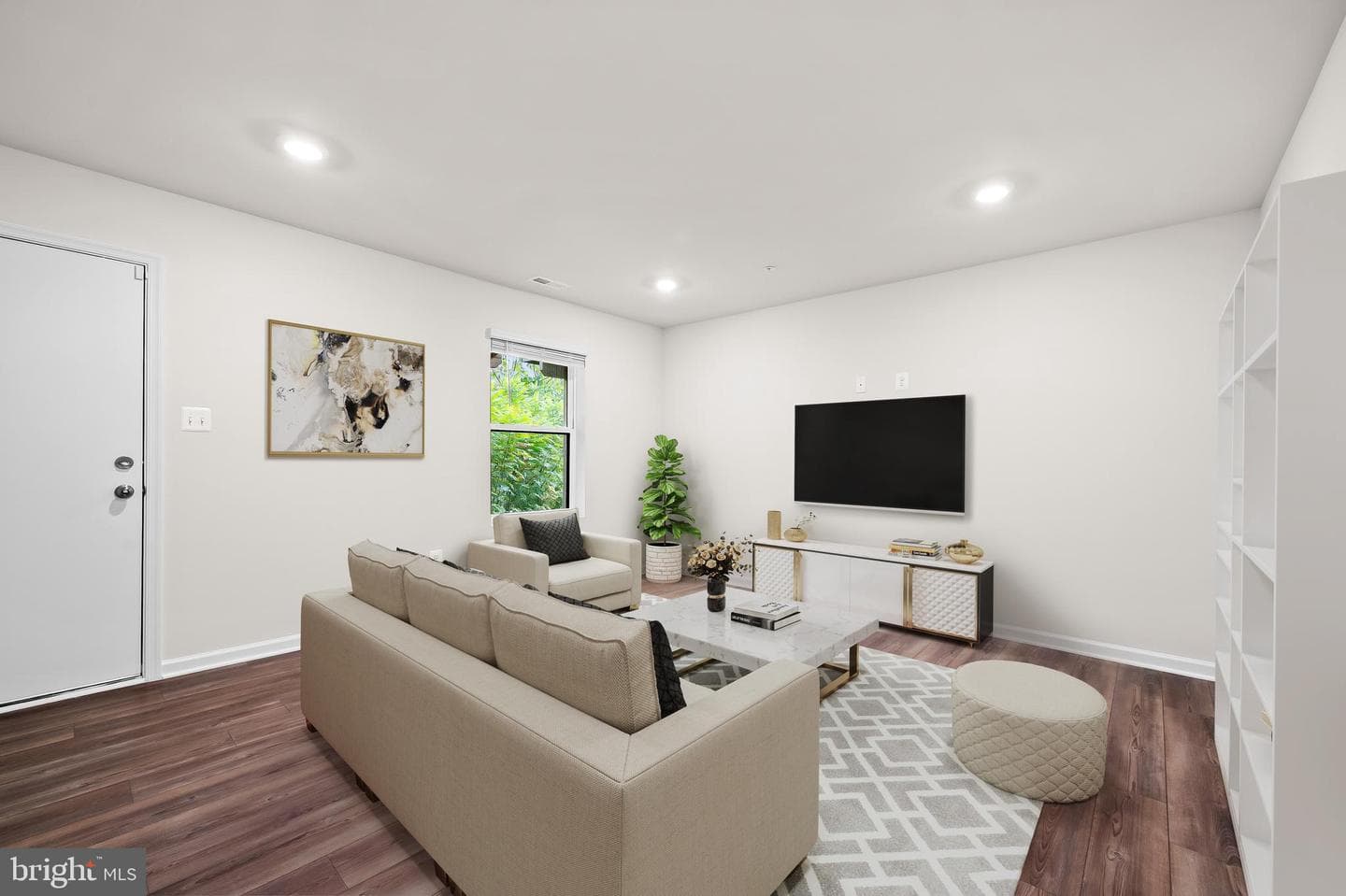 647 Mozart Way photo 7