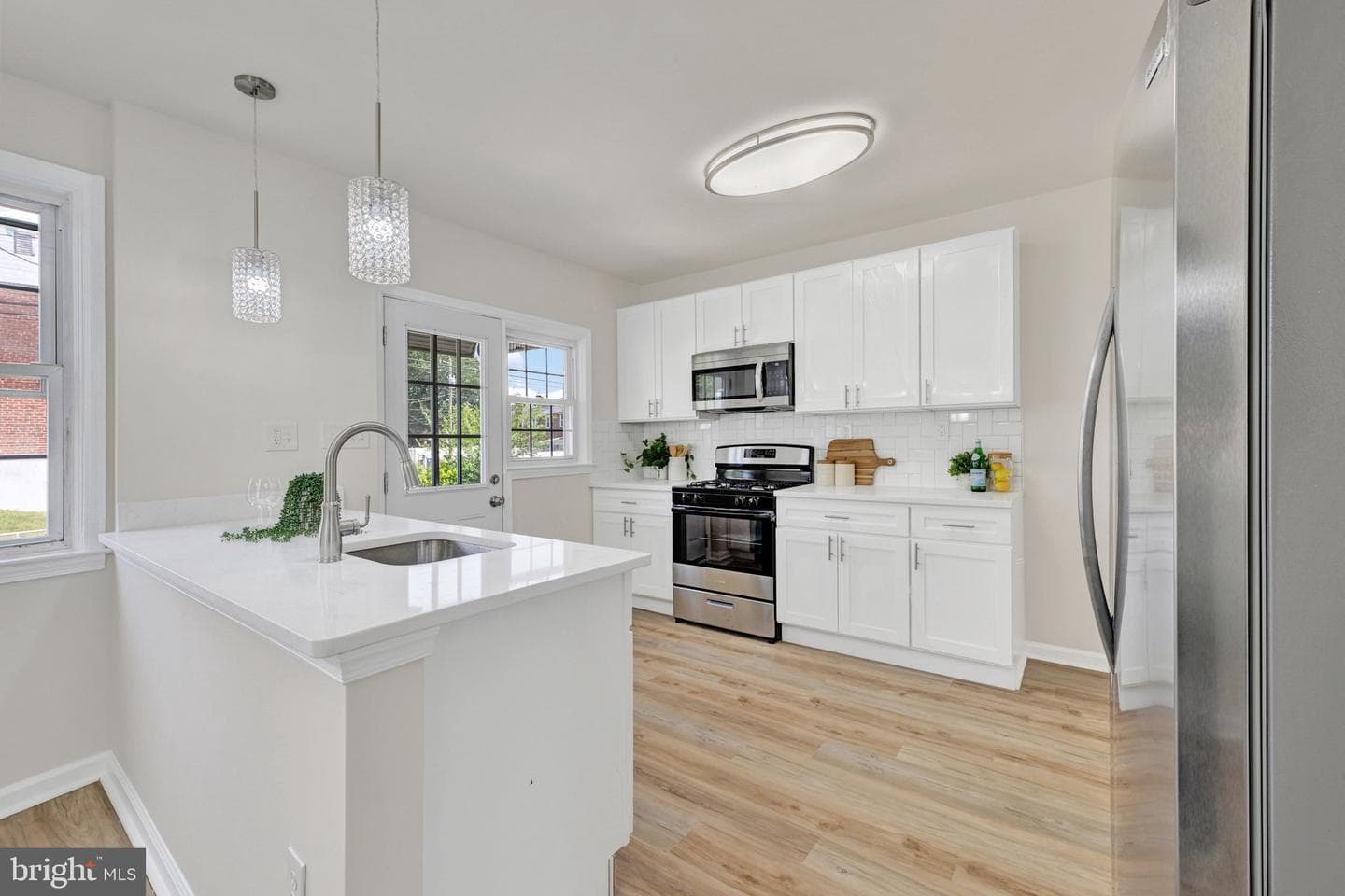 5829 The Alameda photo 10