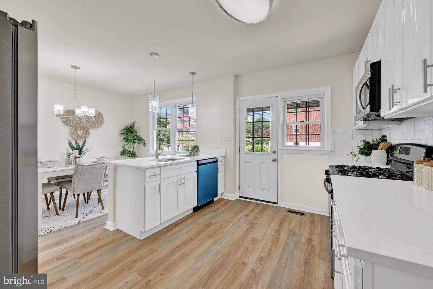5829 The Alameda photo 11