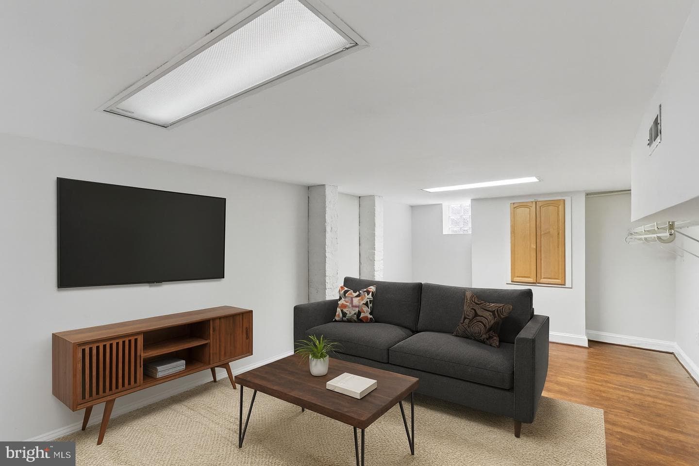 109 E West Street photo 15