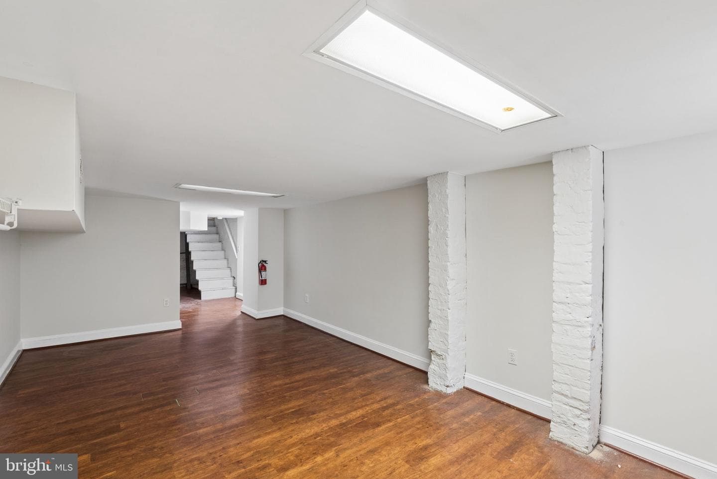 109 E West Street photo 16