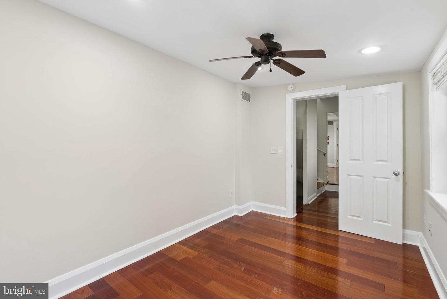 109 E West Street photo 19