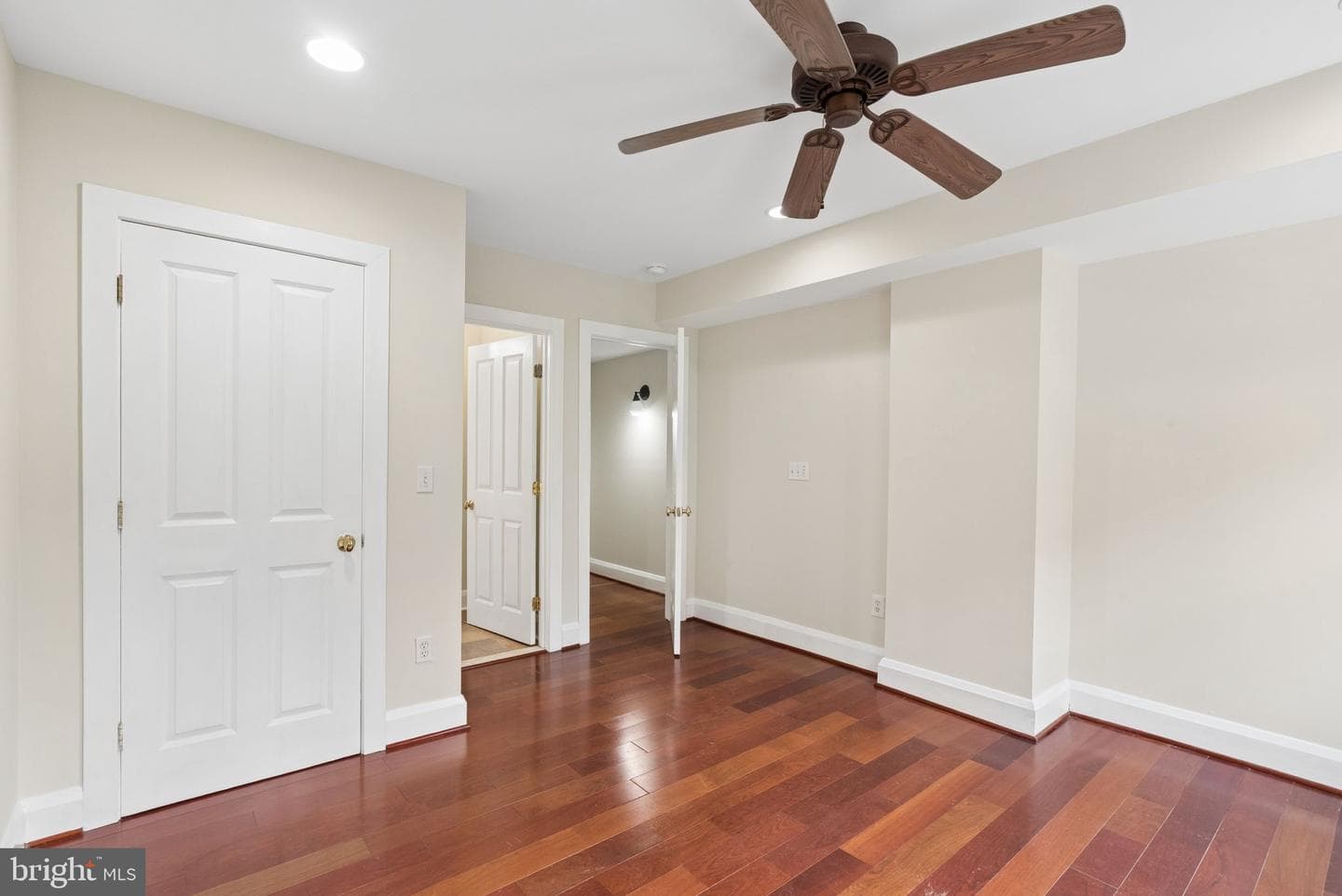 109 E West Street photo 24