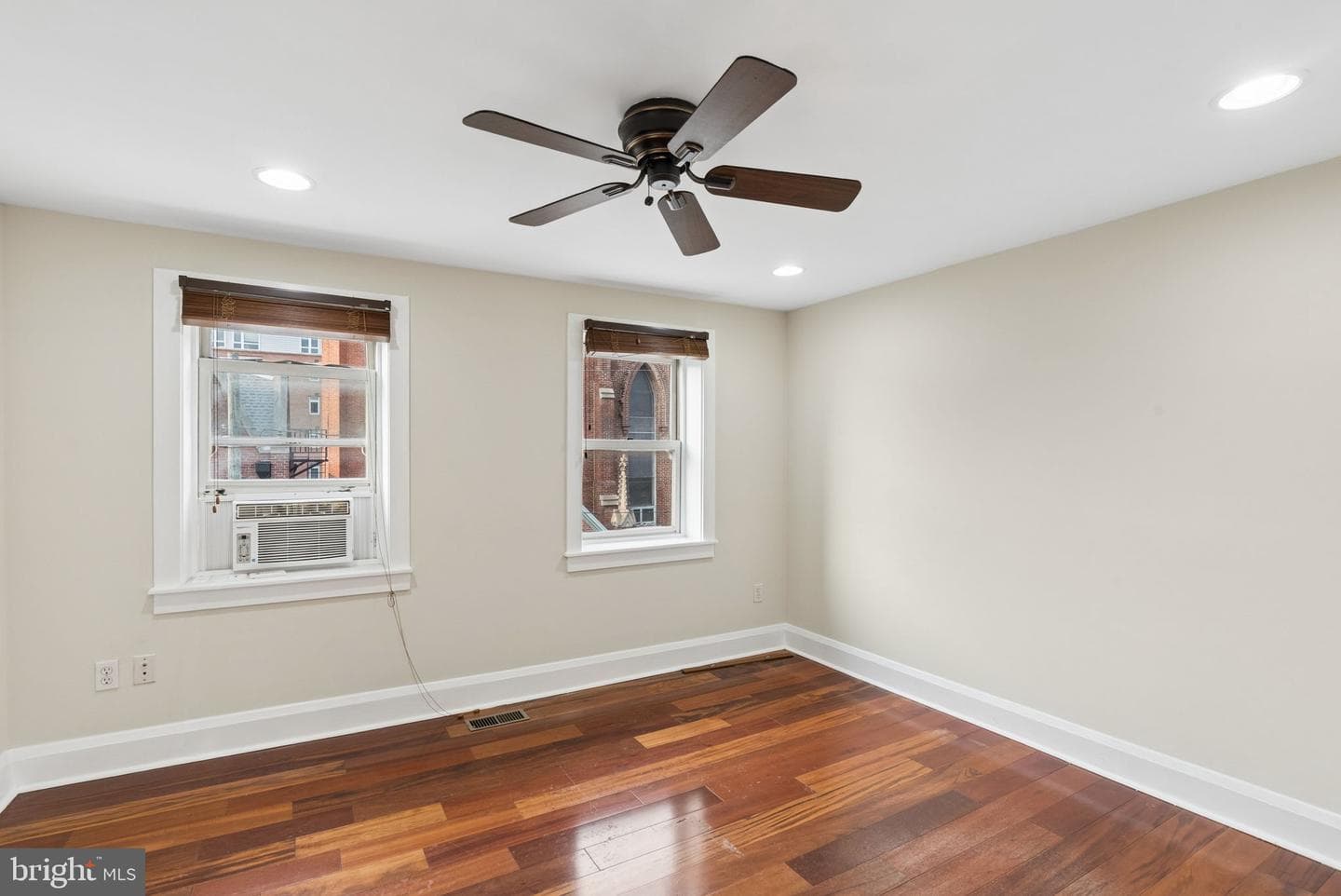 109 E West Street photo 28