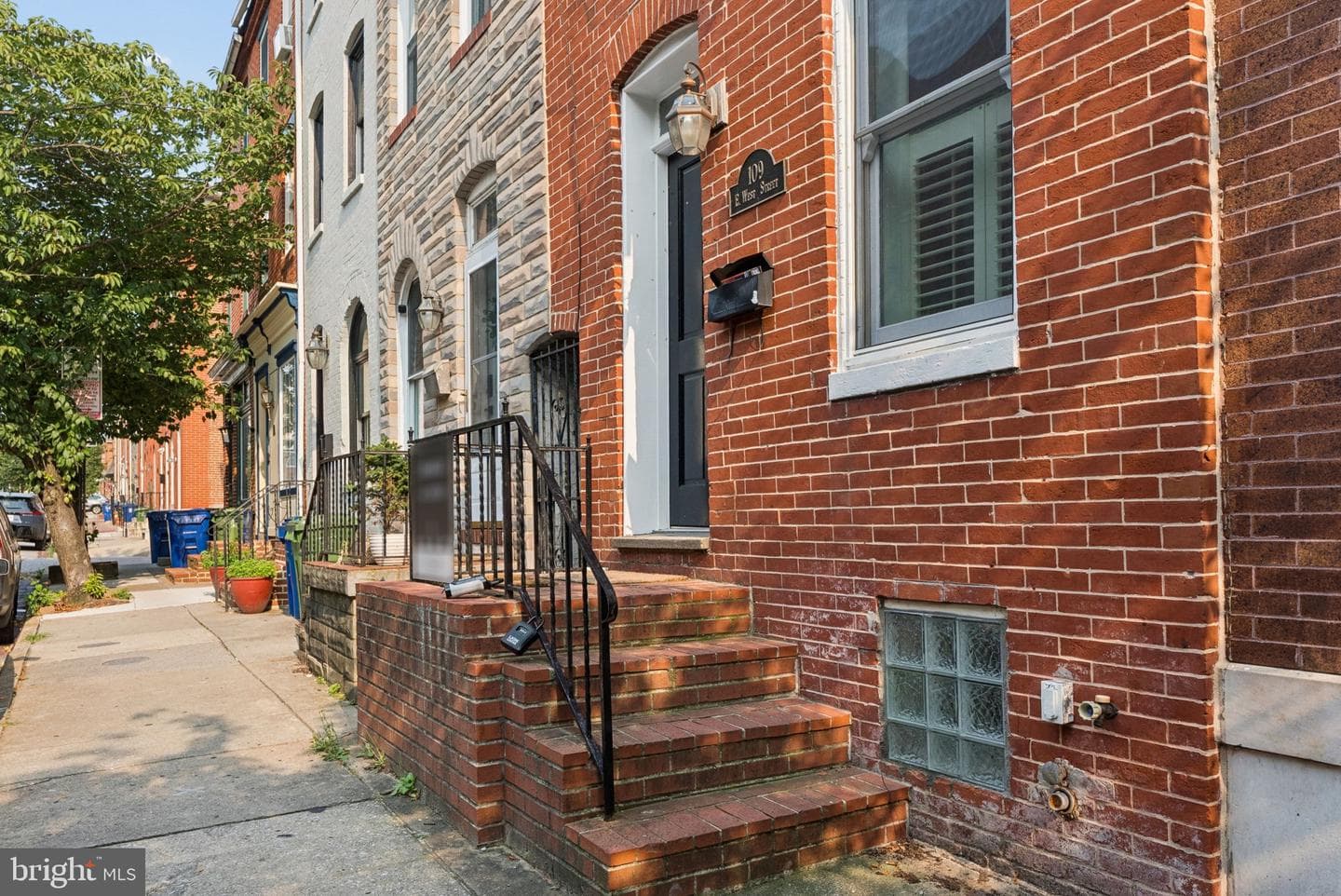 109 E West Street photo 3