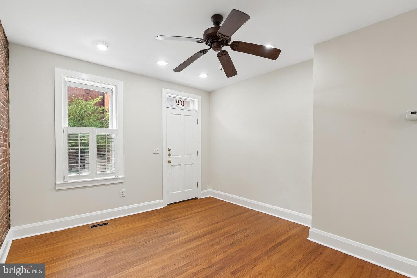 109 E West Street photo 6
