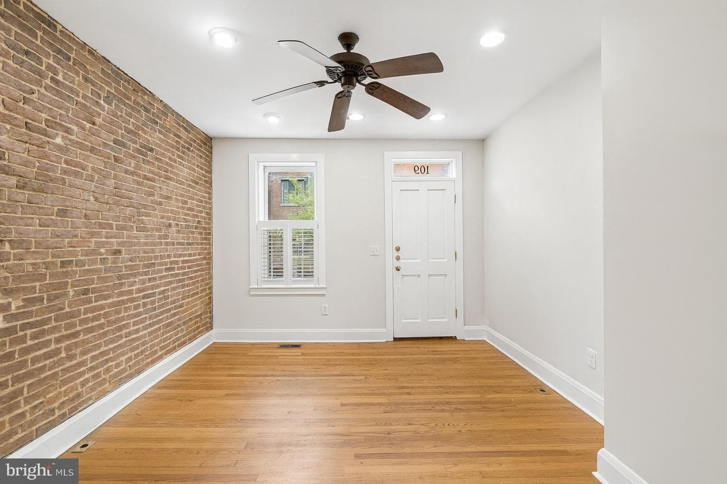 109 E West Street photo 7