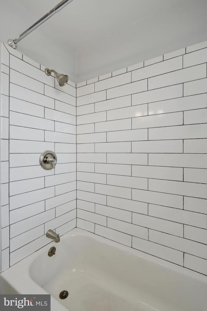 5126 Arbutus Avenue photo 20