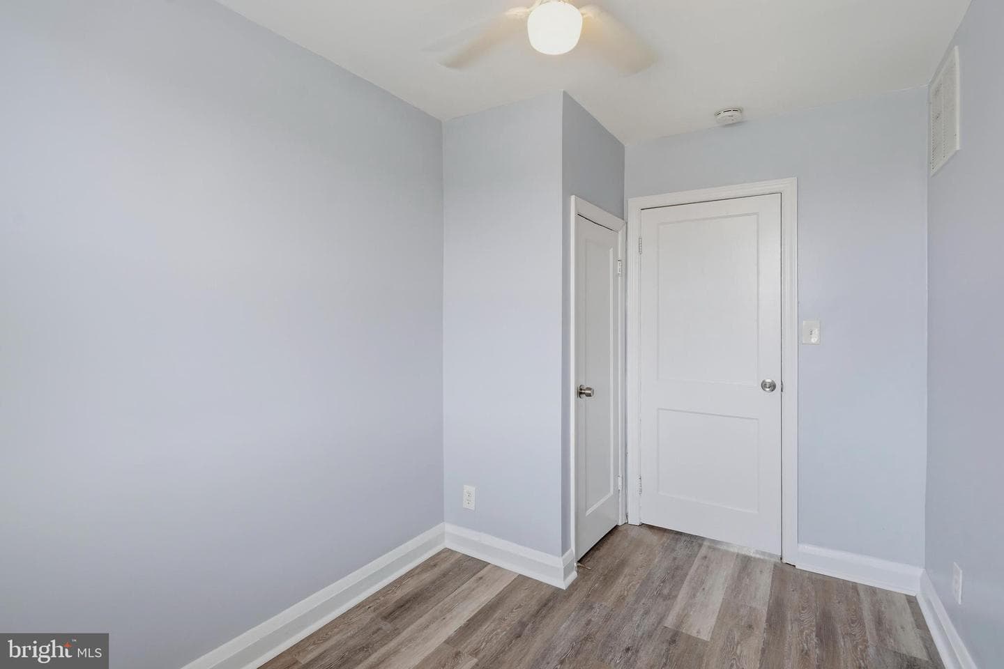 5126 Arbutus Avenue photo 24