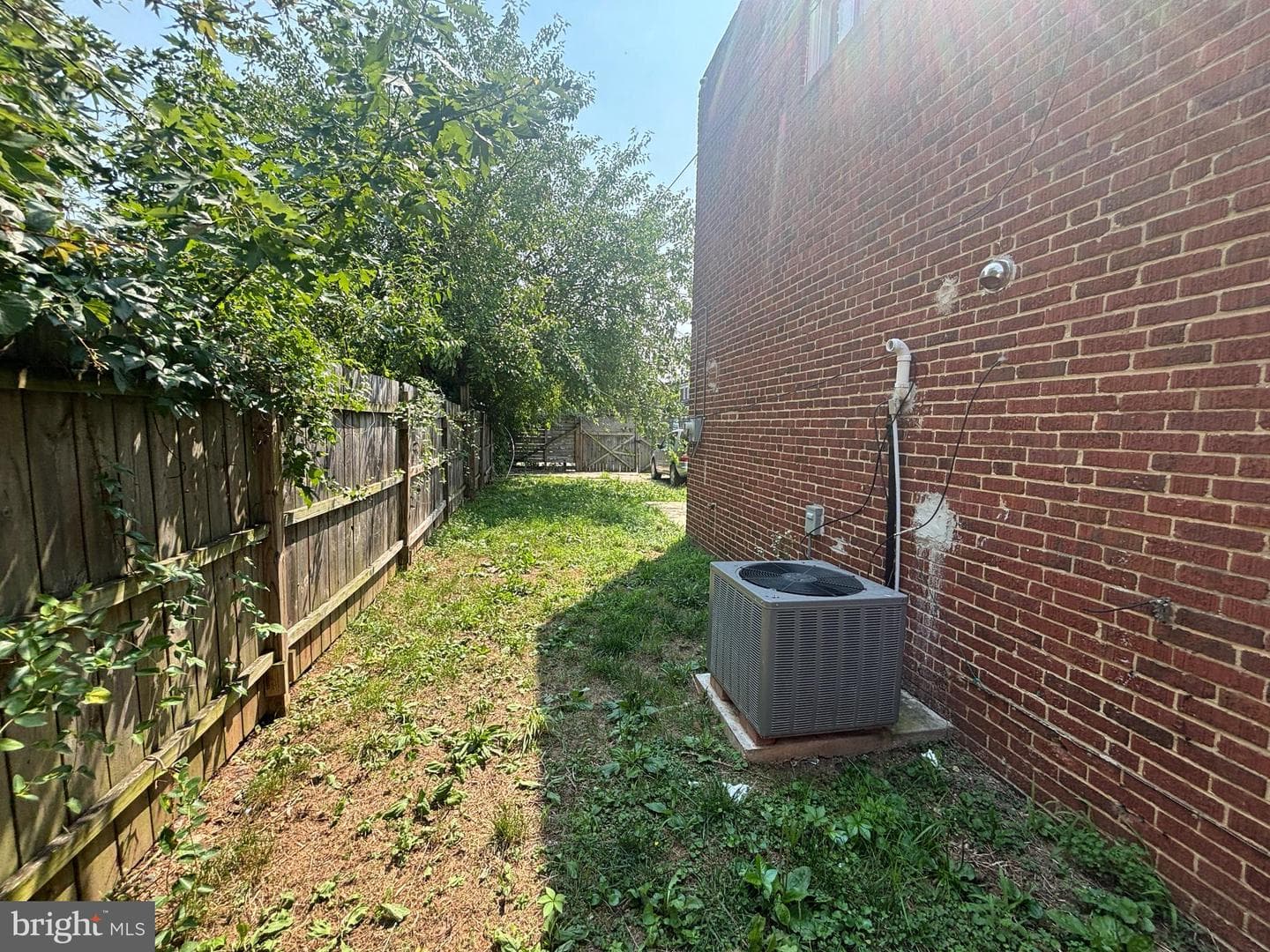 2432 Harriet Avenue photo 19