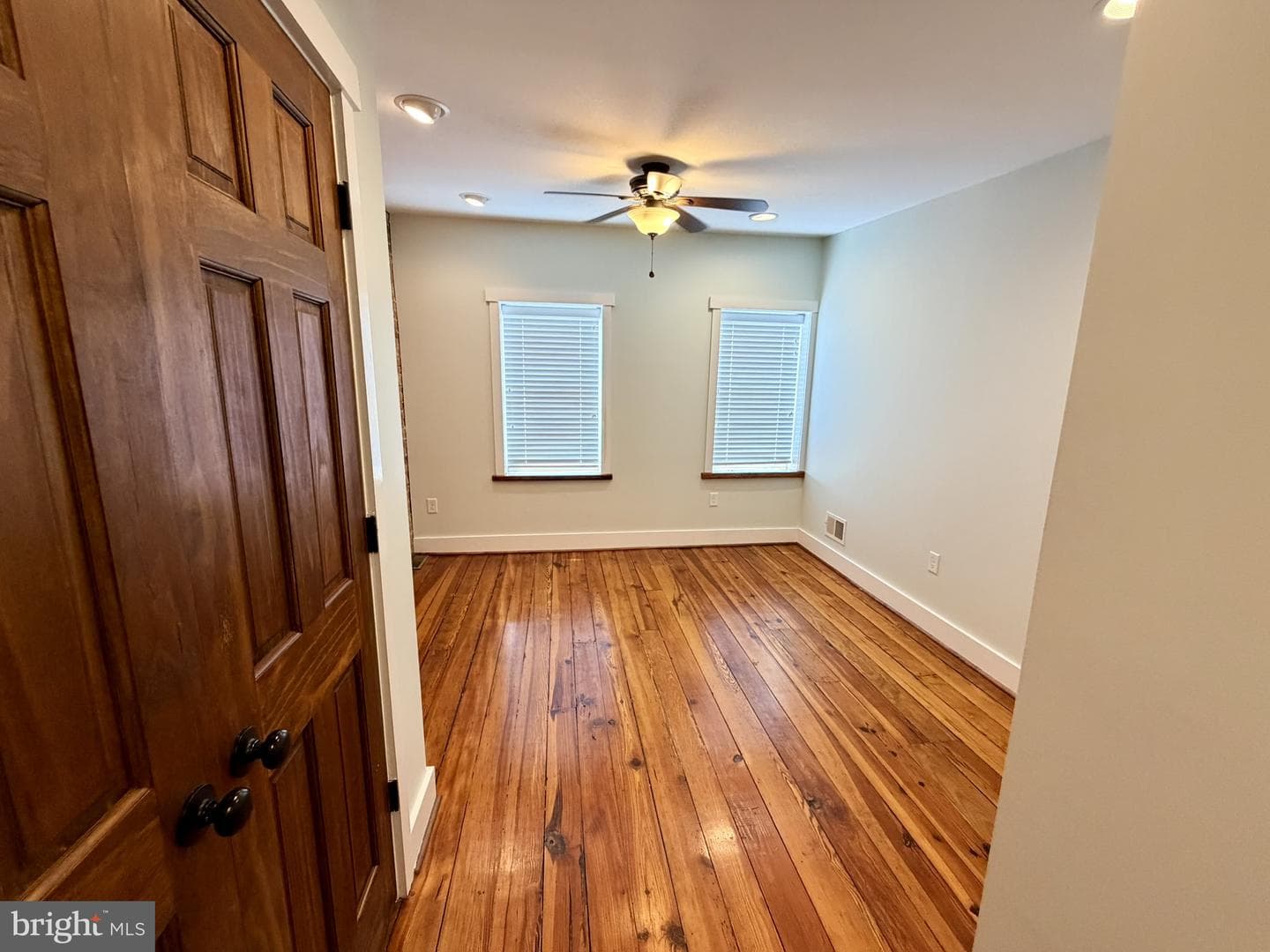 1530 E Clement Street photo 12