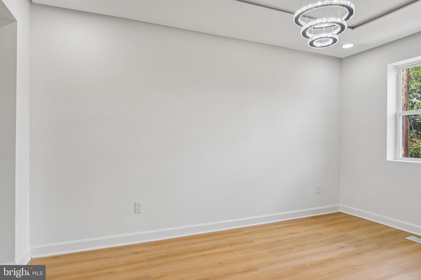 1528 Sheffield Road photo 9