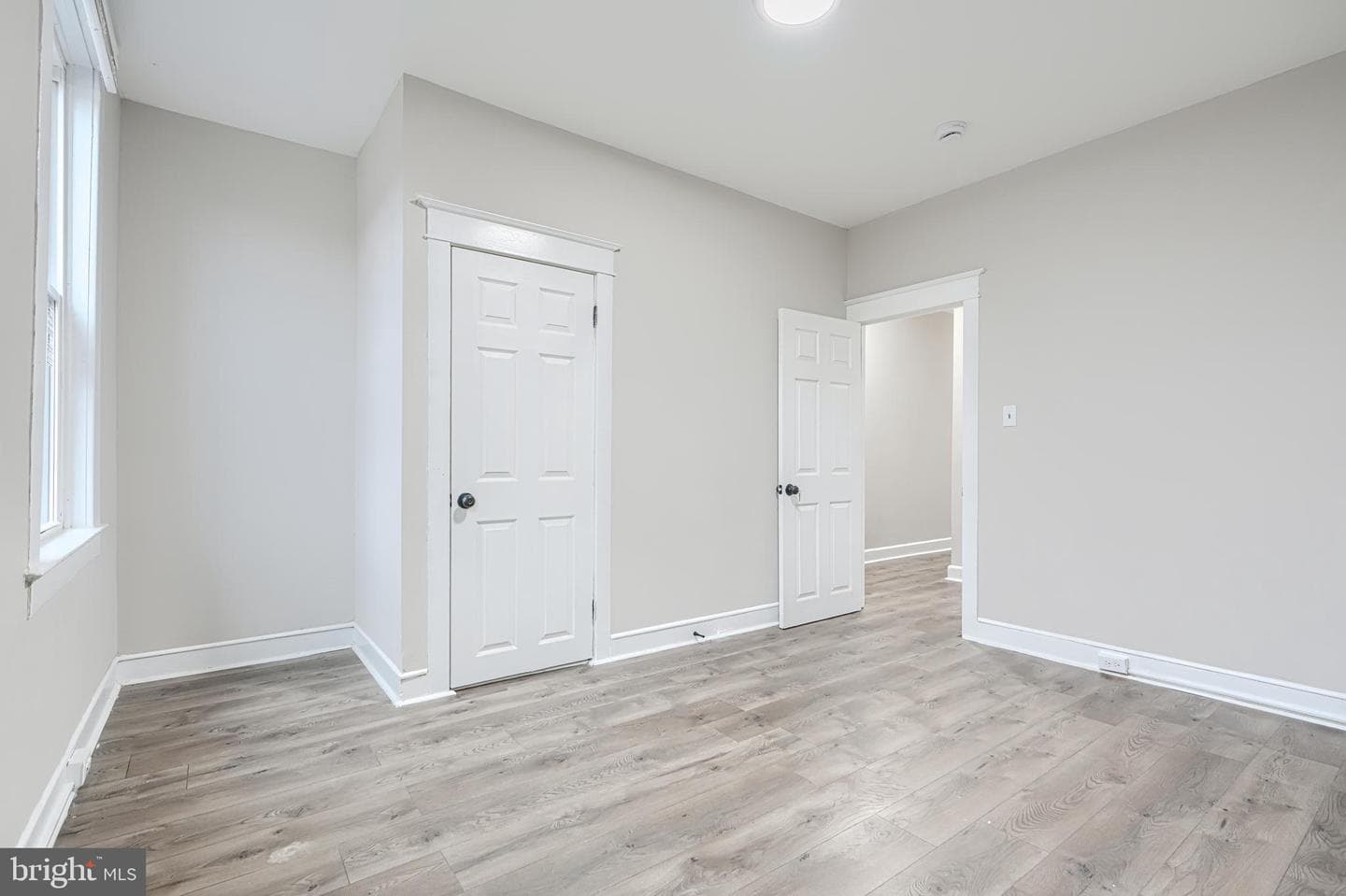 240 N Monastery Avenue photo 18