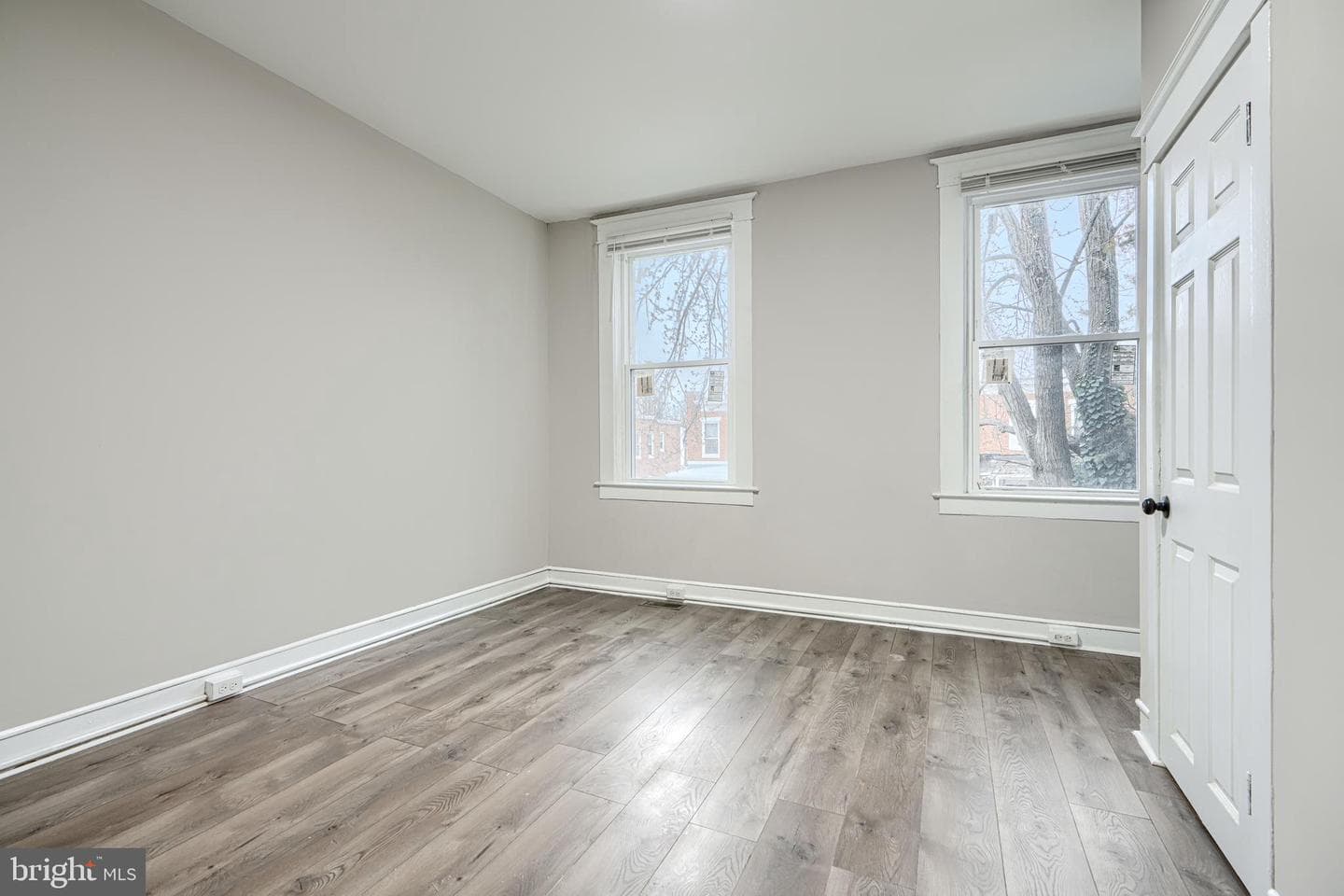240 N Monastery Avenue photo 20