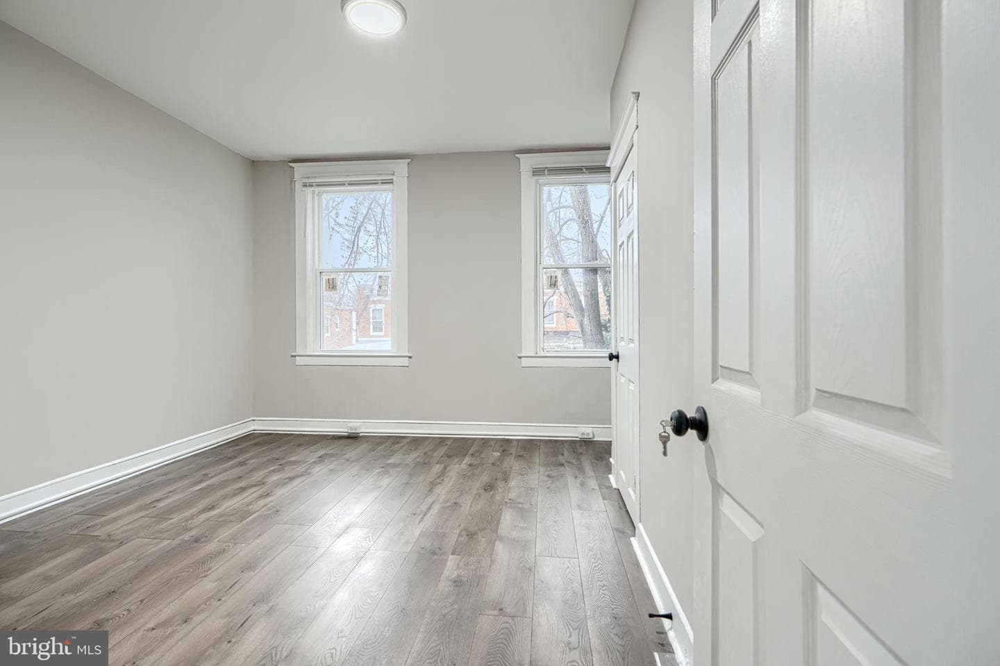 240 N Monastery Avenue photo 21