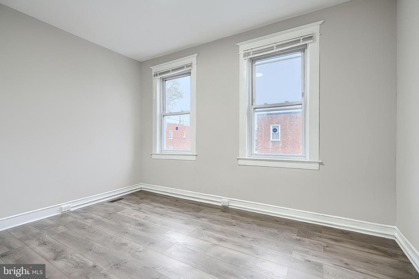 240 N Monastery Avenue photo 23