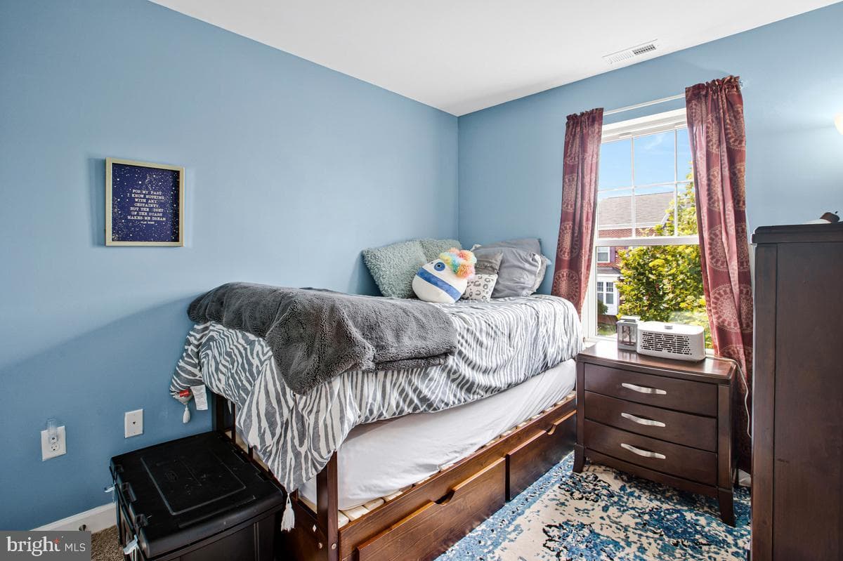 589 Baker Street photo 9