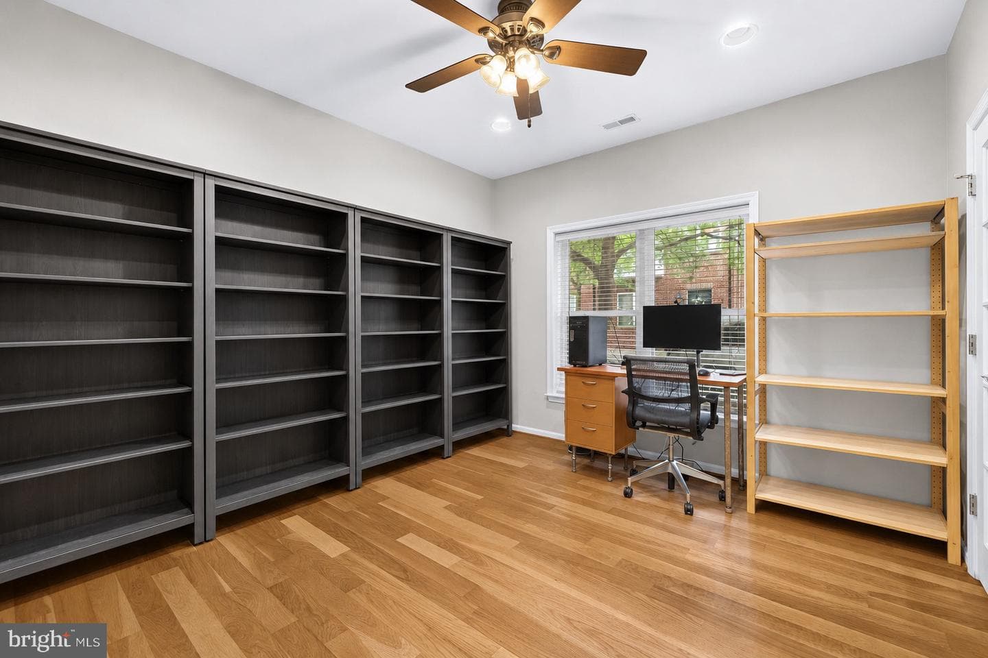 1420 Benjamin Street photo 4