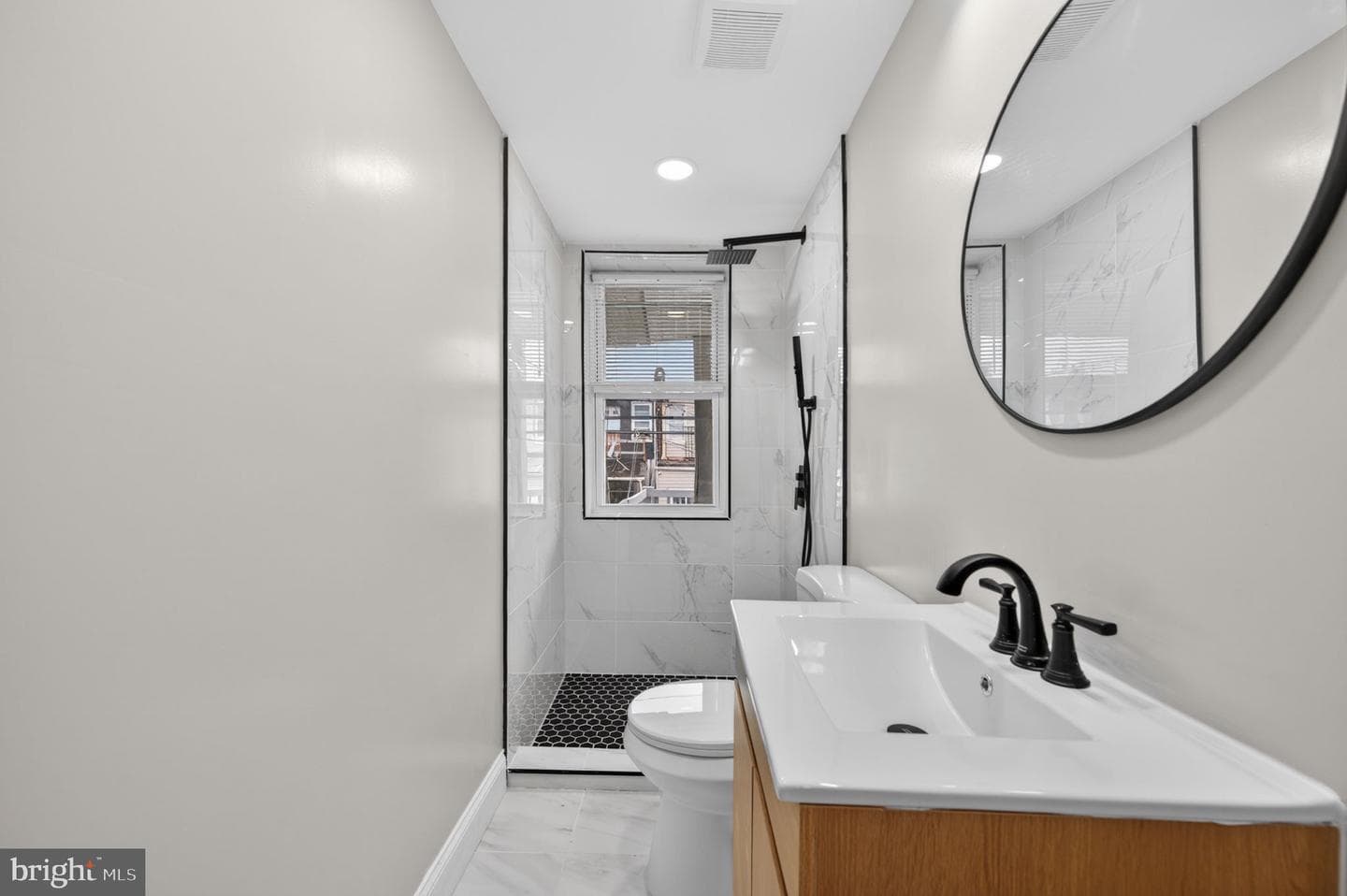 1338 Sargeant Street photo 9