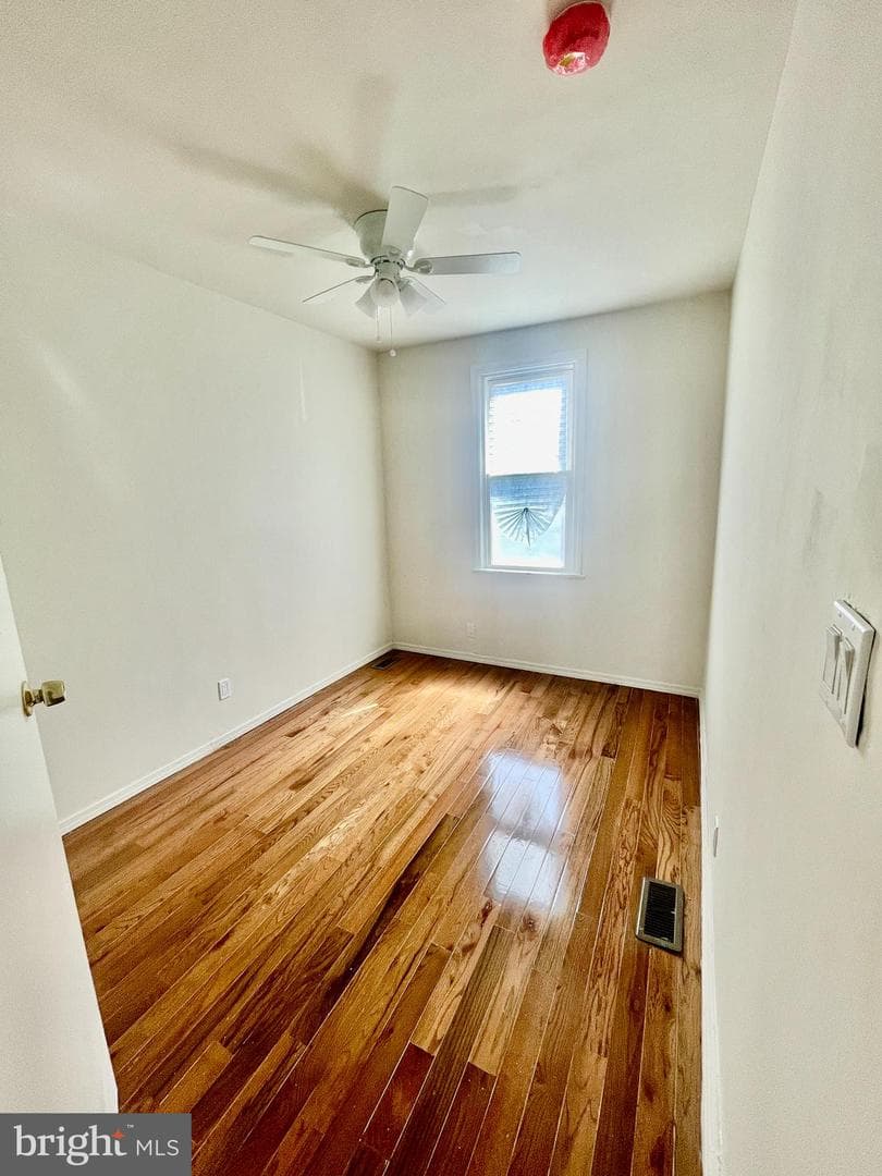 4924 Litchfield Avenue photo 11