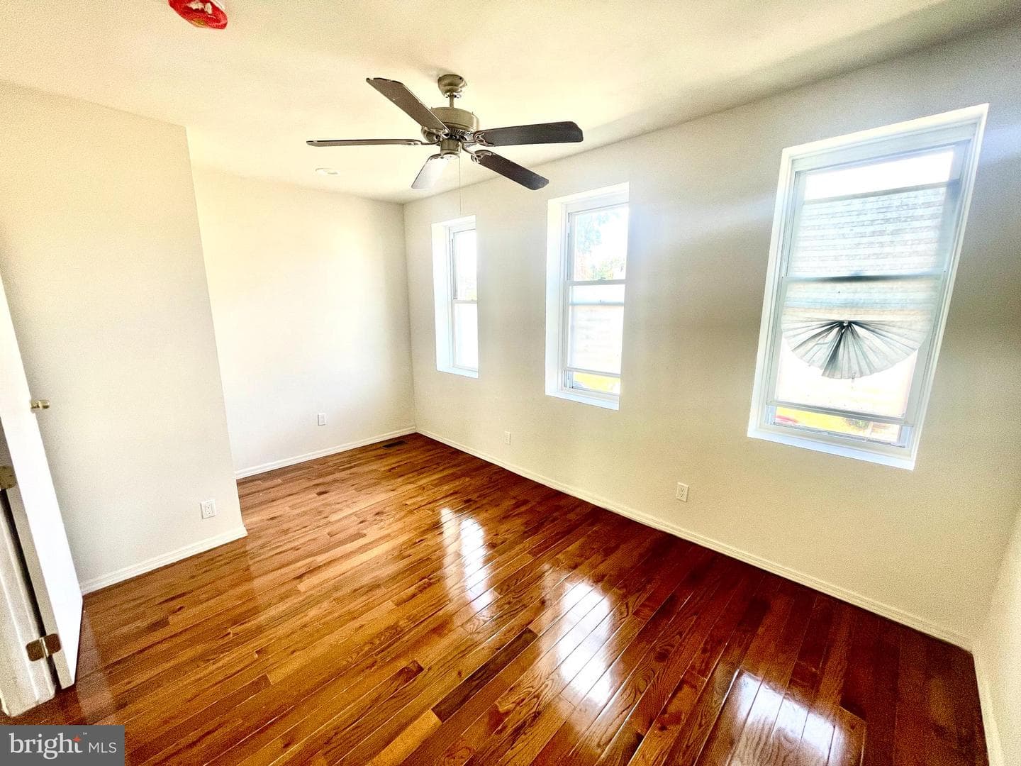 4924 Litchfield Avenue photo 5