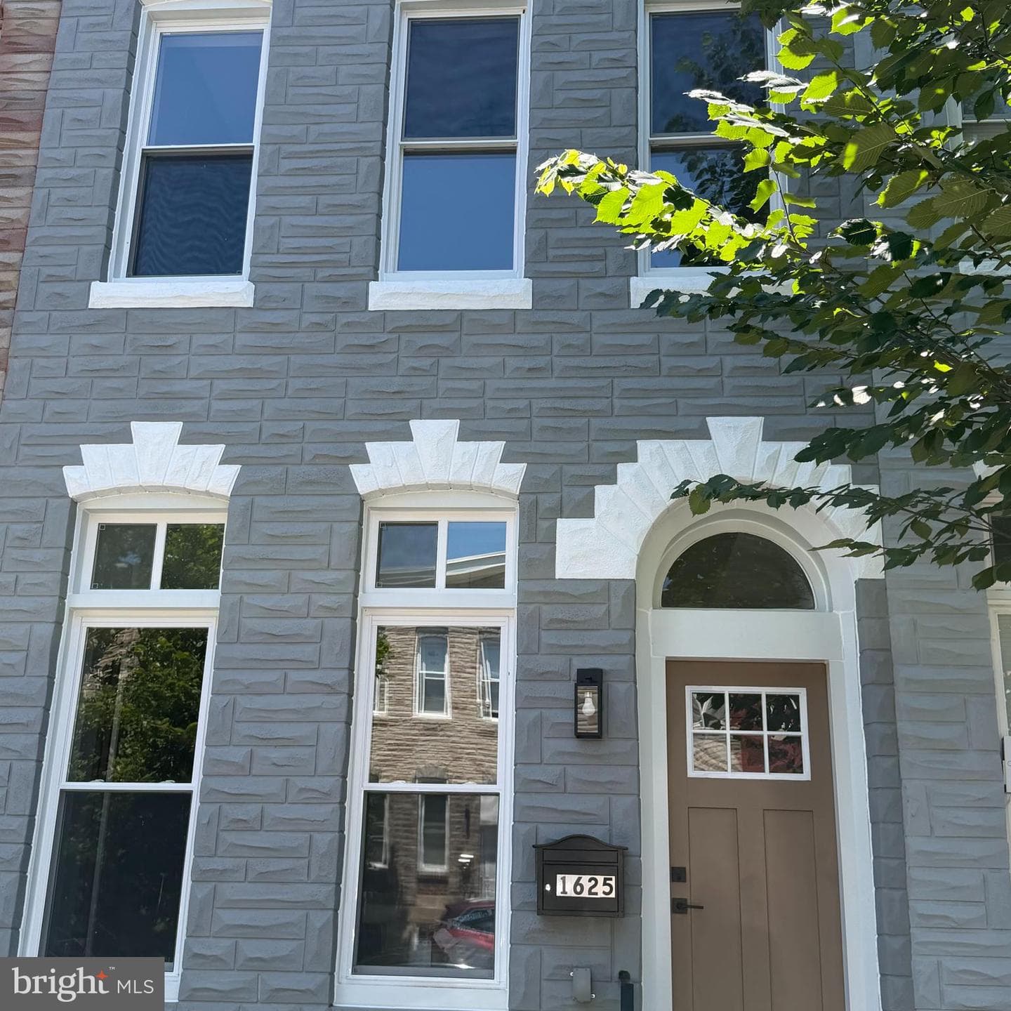 1625 E Lanvale Street photo 2