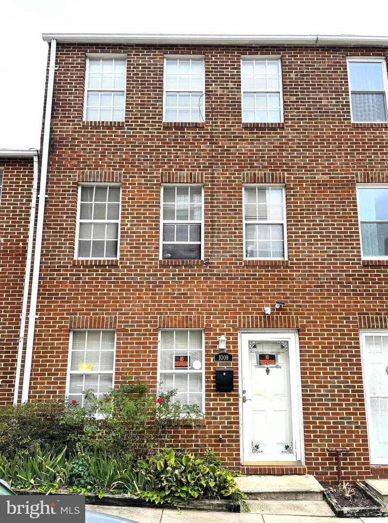 1009 Somerset Street photo 1