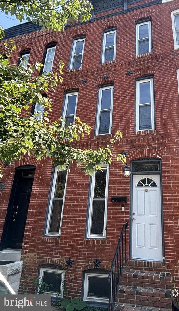 1219 Riverside Avenue photo 1