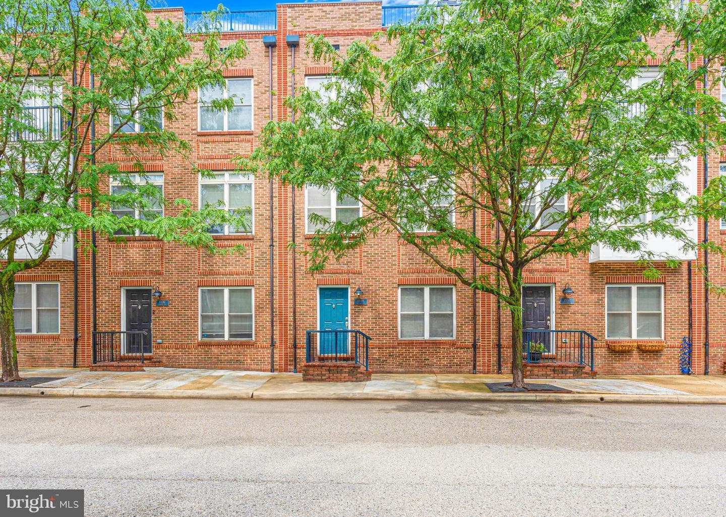 1434 Steuart Street photo 1