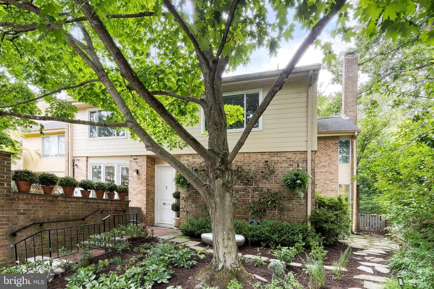 14 Roland Mews photo 1