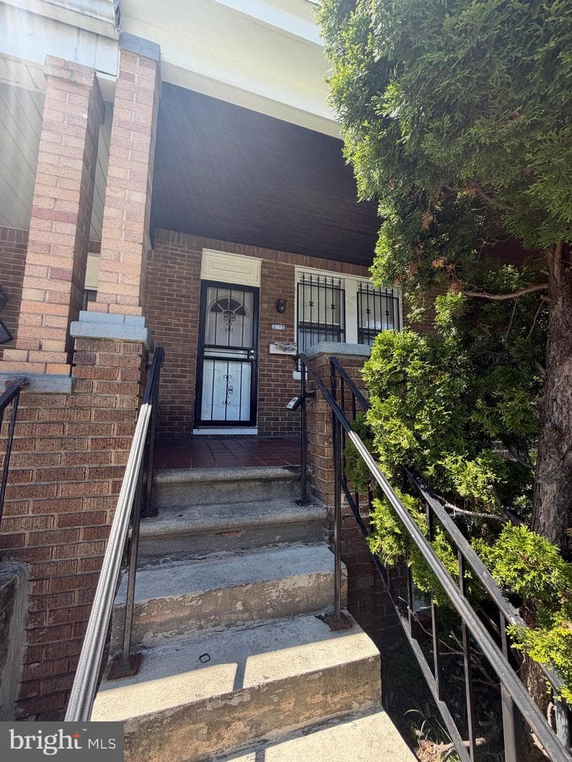 3015 Mayfield Avenue photo 1