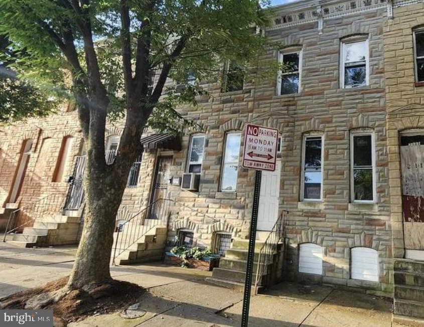 2109 W Lexington Street photo 1