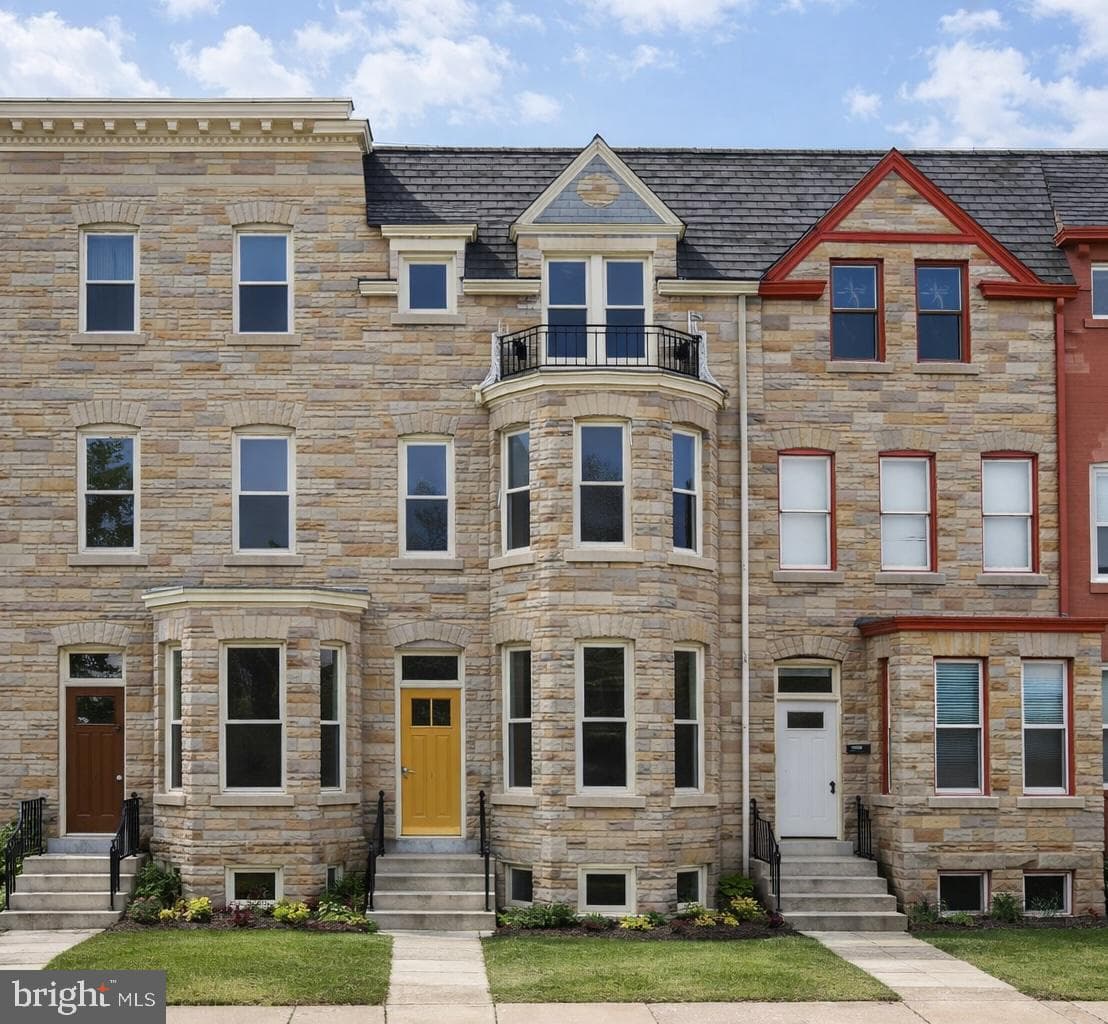 2731 W North Avenue photo 1