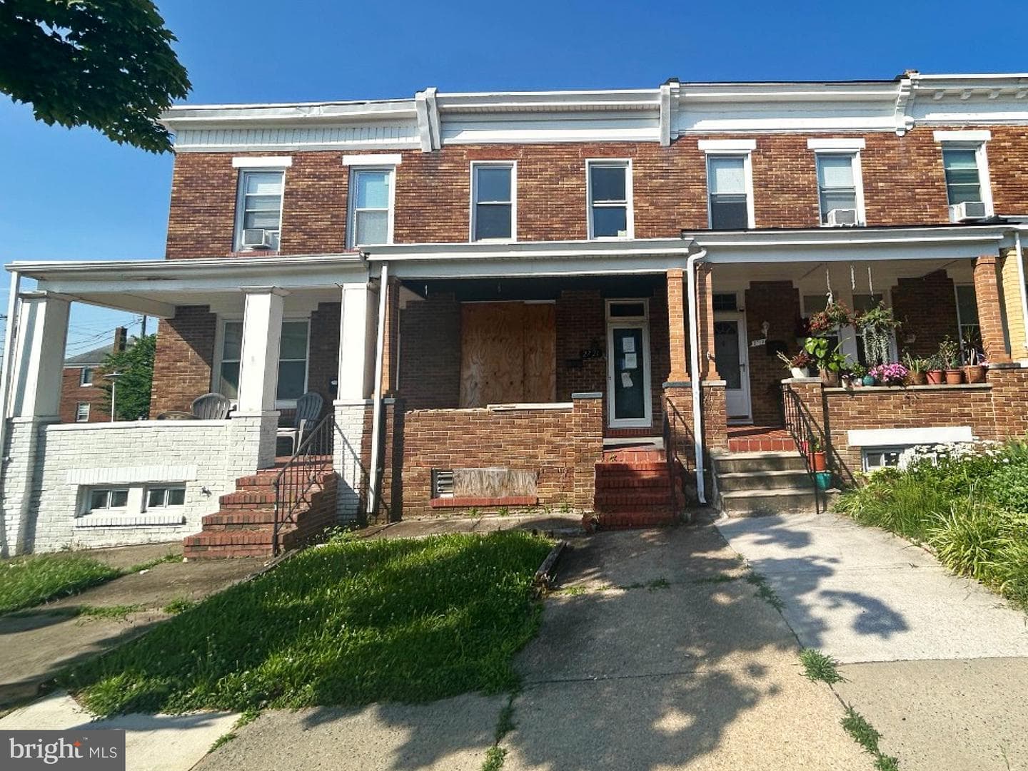 2721 Pelham Avenue photo 1