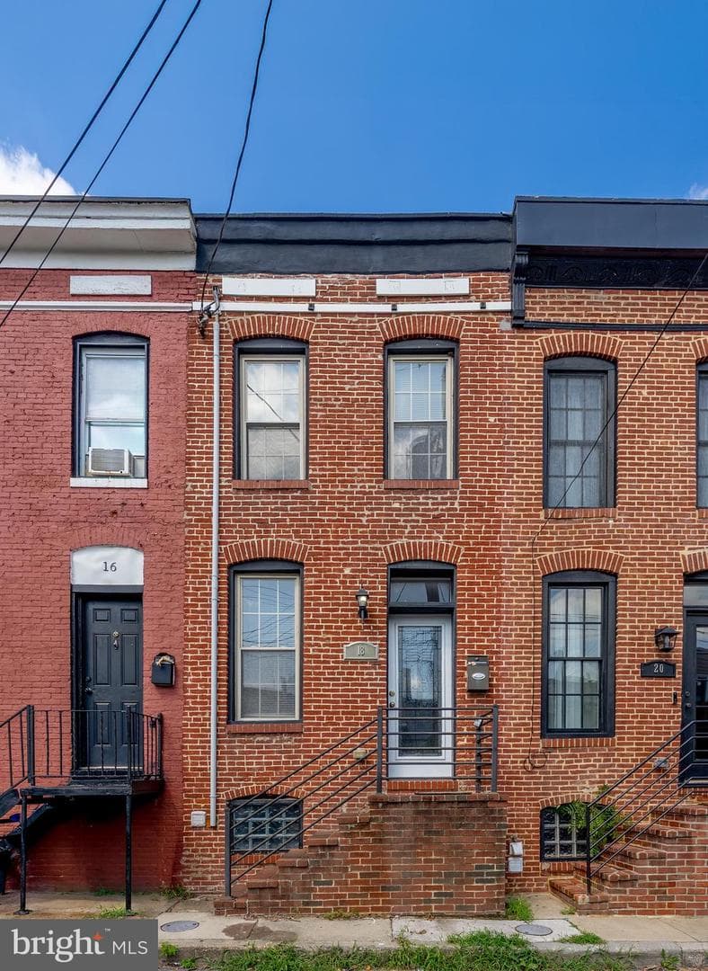 18 Madeira Street N photo 1
