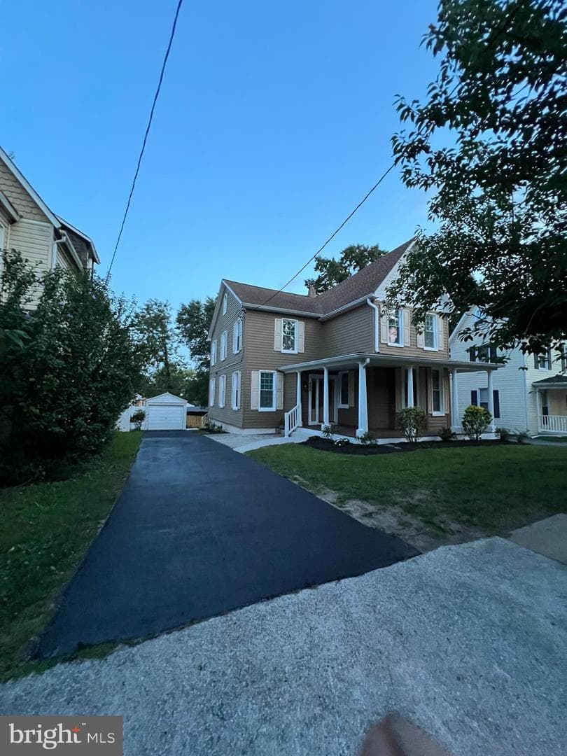 405 Lyman Avenue photo 1