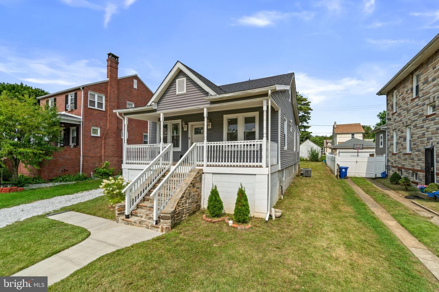 6008 Glenoak Avenue photo 1